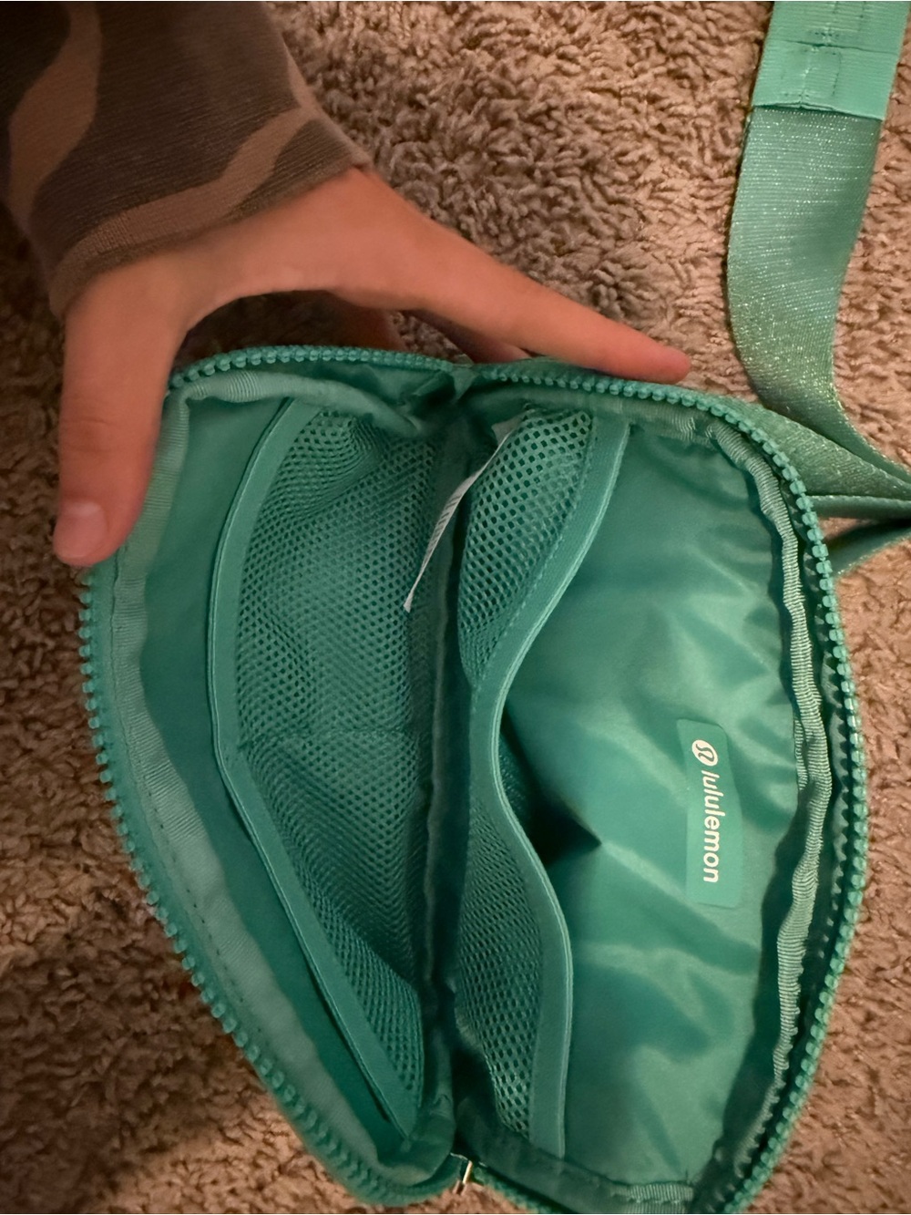 lululemon athletica Teal belt bag - Sleek Everyday Bag - Picture 4 of 6